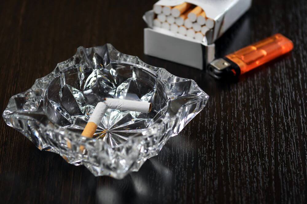 【キャバ嬢の基礎】おタバコの火の付け方、灰皿の交換目安、電子ライターICOS(アイコス)の存在